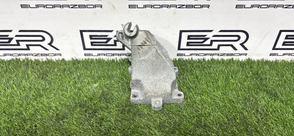Кронштейн двигателя m276 Mercedes W212 Кронштейн двигателя m276 mercedes w212