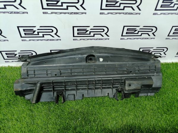Воздуховод радиатора Mercedes W204 C218 Воздуховод радиатора mercedes w204 c218