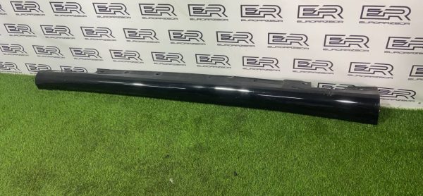 Накладка на порог правая AMG Mercedes W204 Накладка на порог правая amg mercedes w204