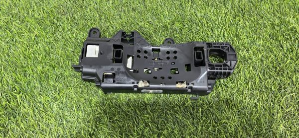 Кронштейн ручки двери задний правый Audi A5/S5 (F5) Кронштейн ручки двери задний правый audi a5/s5 (f5)