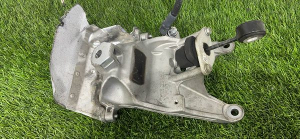 Кронштейн двигателя Audi A5 (F5) Кронштейн двигателя audi a5 (f5)