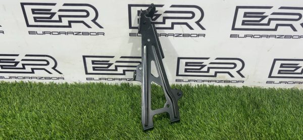 Кронштейн впускного коллектора BMW 5 G30/G31 Кронштейн впускного коллектора bmw 5 g30/g31