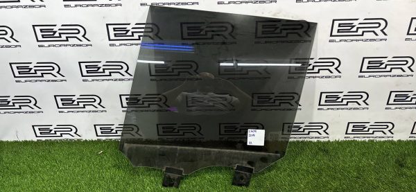 Стекло двери заднее левое Range Rover L405 2017г. Стекло двери заднее левое range rover l405 2017г.