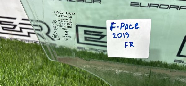 Стекло двери переднее правое Jaguar F-Pace 2019г. Стекло двери переднее правое jaguar f pace 2019г.