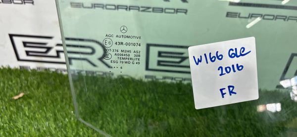Стекло двери переднее правое Mercedes W166 2016г. Стекло двери переднее правое mercedes w166 2016г.