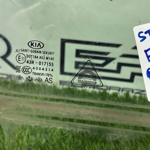 Стекло двери переднее правое Kia Stinger 1 СК двойное