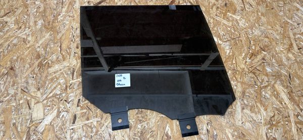 Стекло двери заднее левое Range Rover L405 2015г. Стекло двери заднее левое range rover l405 2015г.