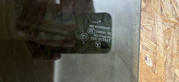 Стеклo двеpи задней левой для Mеrcedes-Benz GLС-Класс X253/C253 2018г. Стеклo двеpи задней левой для mеrcedes benz glС Класс x253/c253 2018г.