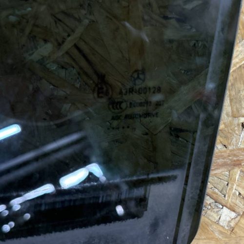 Стекло двери заднее левое Mercedes W213 W205 X253  2017г.