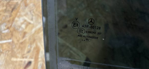 Стекло двери заднее правое Mercedes W213 W205 X253 2016г. Стекло двери заднее правое mercedes w213 w205 x253 2016г.
