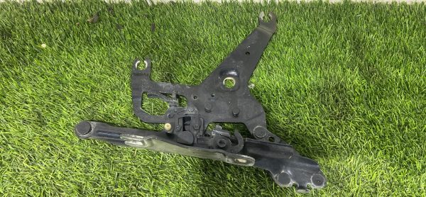 Петля капота левая BMW X5 F15 Петля капота левая bmw x5 f15
