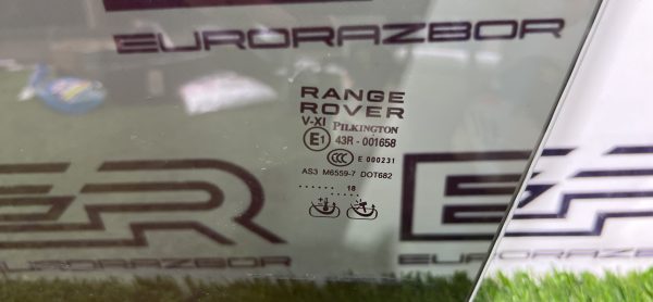 Стекло двери заднее левое Range Rover L405 2018г. Стекло двери заднее левое range rover l405 2018г.