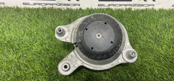 Подушка двигателя правая Mercedes W205 A2052406917 Подушка двигателя правая mercedes w205 a2052406917