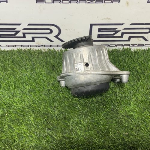 Подушка двигателя левая mercedes w205 a2052406617