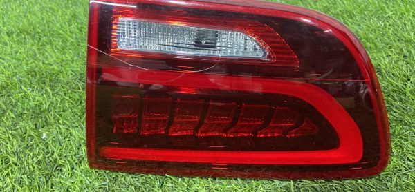 Задний правый фонарь в крышку багажника Kia Sorento prime 3 Gt Line Рестайлинг. Задний правый фонарь в крышку багажника kia sorento prime 3 gt line Рестайлинг.