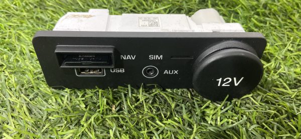 Разъём AUX / USB Jaguar F-Pace X761 Разъём aux / usb jaguar f pace x761