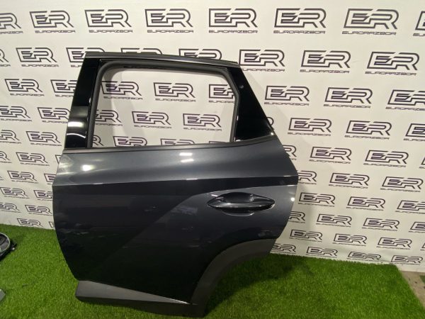Задняя левая дверь Hyundai Tucson NX4 Задняя левая дверь hyundai tucson nx4