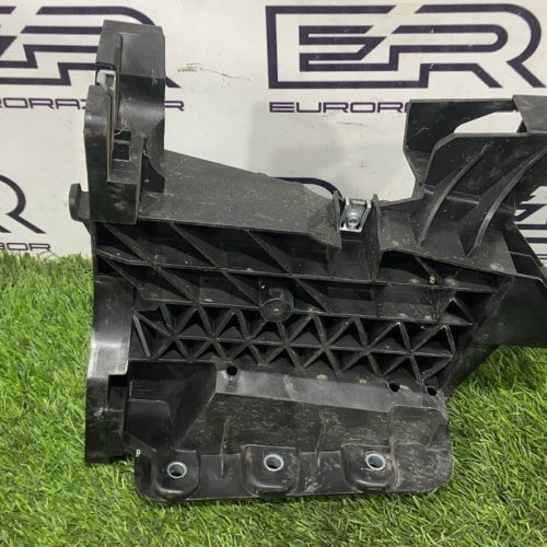 Кронштейн передней панели правый Mercedes W167 C167 X167