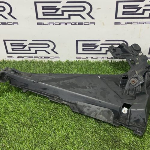 Кронштейн переднего бампера правый Land Rover Disсоvеry L462