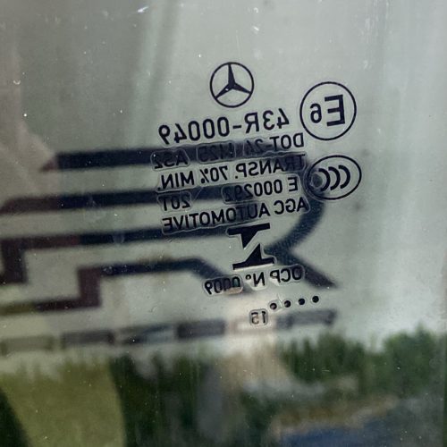 Стекло двери задней правой Mercedes W205