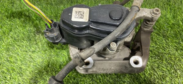 Суппорт задний правый Range Rover Sport 2 L494 Суппорт задний правый range rover sport 2 l494