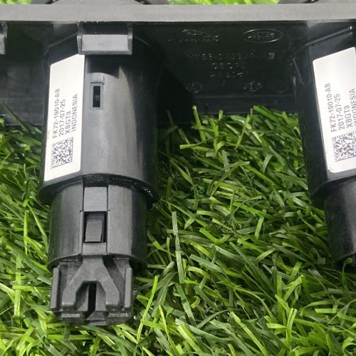 Разъем AUX/USB Jaguar F-Pace X761 2.0D