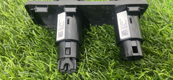 Разъем AUX/USB Jaguar F-Pace X761 2.0D Разъем aux/usb jaguar f pace x761 2.0d