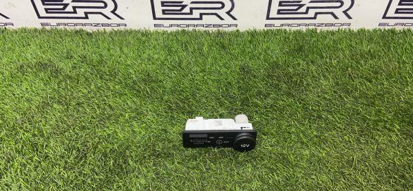 Разъём AUX / USB Jaguar F-Pace X761 Разъём aux / usb jaguar f pace x761