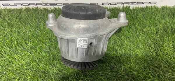 Подушка двигателя правая Mercedes W205 A2052406917 Подушка двигателя правая mercedes w205 a2052406917