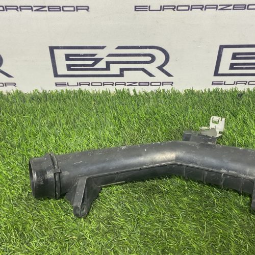 Патрубок впускного коллектора mercedes w177