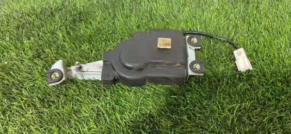 Замок двери 97941-WL200 на Nissan Elgrand E51 Замок двери 97941 wl200 на nissan elgrand e51