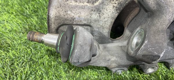 Кулак передний правый Mercedes W212 W218 63 AMG Кулак передний правый mercedes w212 w218 63 amg