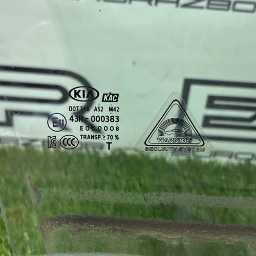 Стекло двери переднее правое Kia Sorento 3