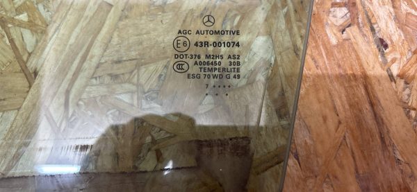 Стекло двери переднее левое Mercedes W166 2017г. Стекло двери переднее левое mercedes w166 2017г.