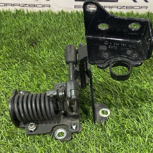 Петля крышки багажника правая Mercedes C238