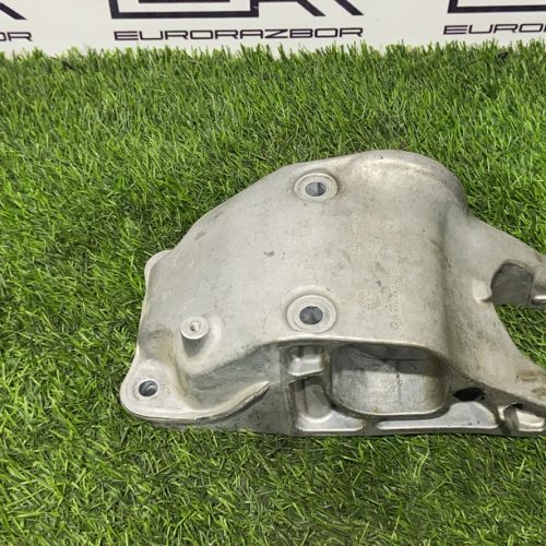 Кронштейн двигателя mercedes М270
