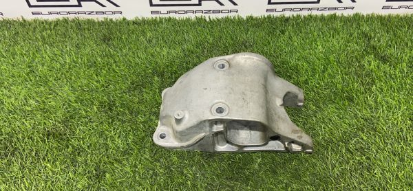 Кронштейн двигателя Mercedes М270 Кронштейн двигателя mercedes М270