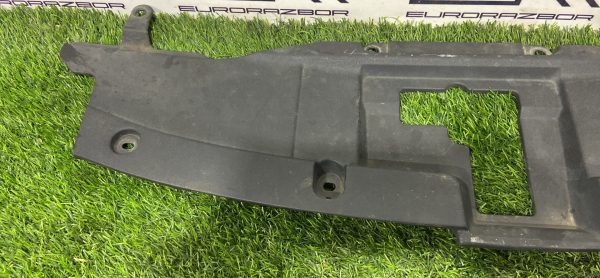 Накладка замка капота Toyota Hilux 8 рест Накладка замка капота toyota hilux 8 рест