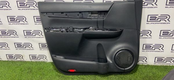 Обшивка двери передняя левая toyota hilux 8 рест.