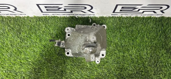 Кронштейн двигателя m276 Mercedes W212 Кронштейн двигателя m276 mercedes w212
