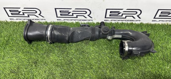Патрубок воздушного фильтра Mercedes W177 Патрубок воздушного фильтра mercedes w177