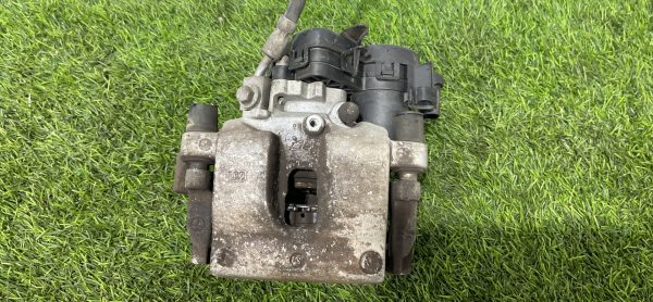 Суппорт задний правый Mercedes W205 A2054230200 Суппорт задний правый mercedes w205 a2054230200
