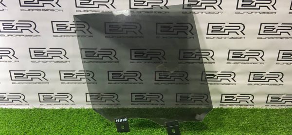 Стекло заднее правое Range Rover L405 Стекло заднее правое range rover l405