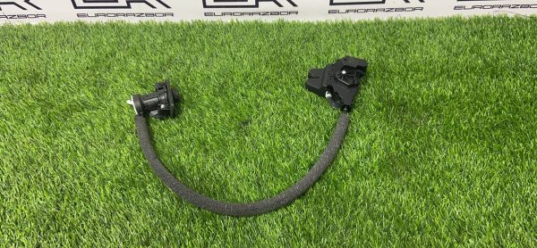 Замок крышки багажника Mercedes W213 Замок крышки багажника mercedes w213