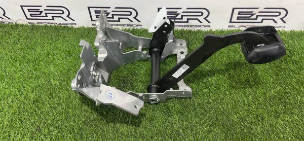 Кронштейн педального узла Audi A5/S5 (F5) Кронштейн педального узла audi a5/s5 (f5)