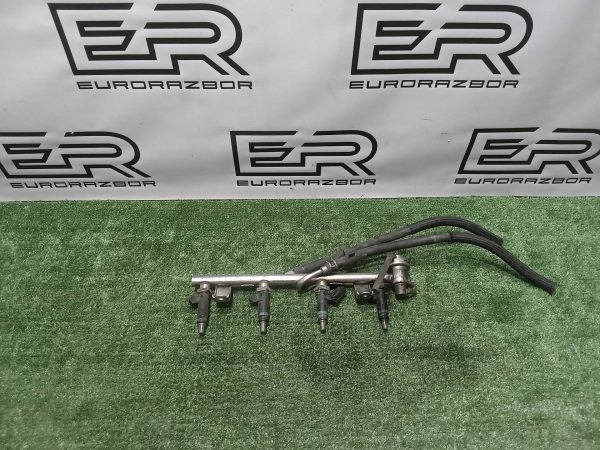 Топливная рампа Audi A4 B6 (2000 - 2006) 058133681 Топливная рампа audi a4 b6 (2000 2006) 058133681