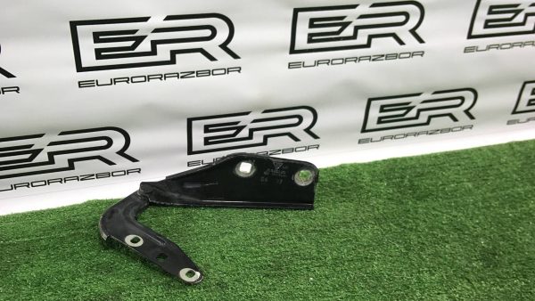 Петля капота левая Porsche Cayenne 955 7L5823301 Петля капота левая porsche cayenne 955 7l5823301