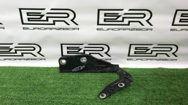Петля капота правая Porsche Cayenne 955 7L5823302 Петля капота правая porsche cayenne 955 7l5823302