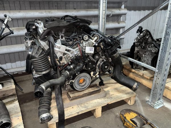Двигатель в сборе B57D30A Двигатель в сборе b57d30a