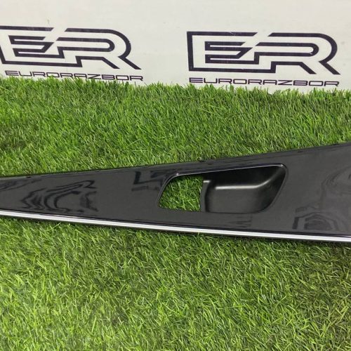 Декоративная накладка двери передняя левая Kia Sorento Prime